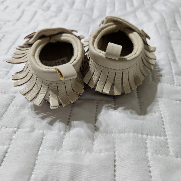 Child Of Mine Carter's Baby Slipper Size 0/3 Months - Picture 2 of 4